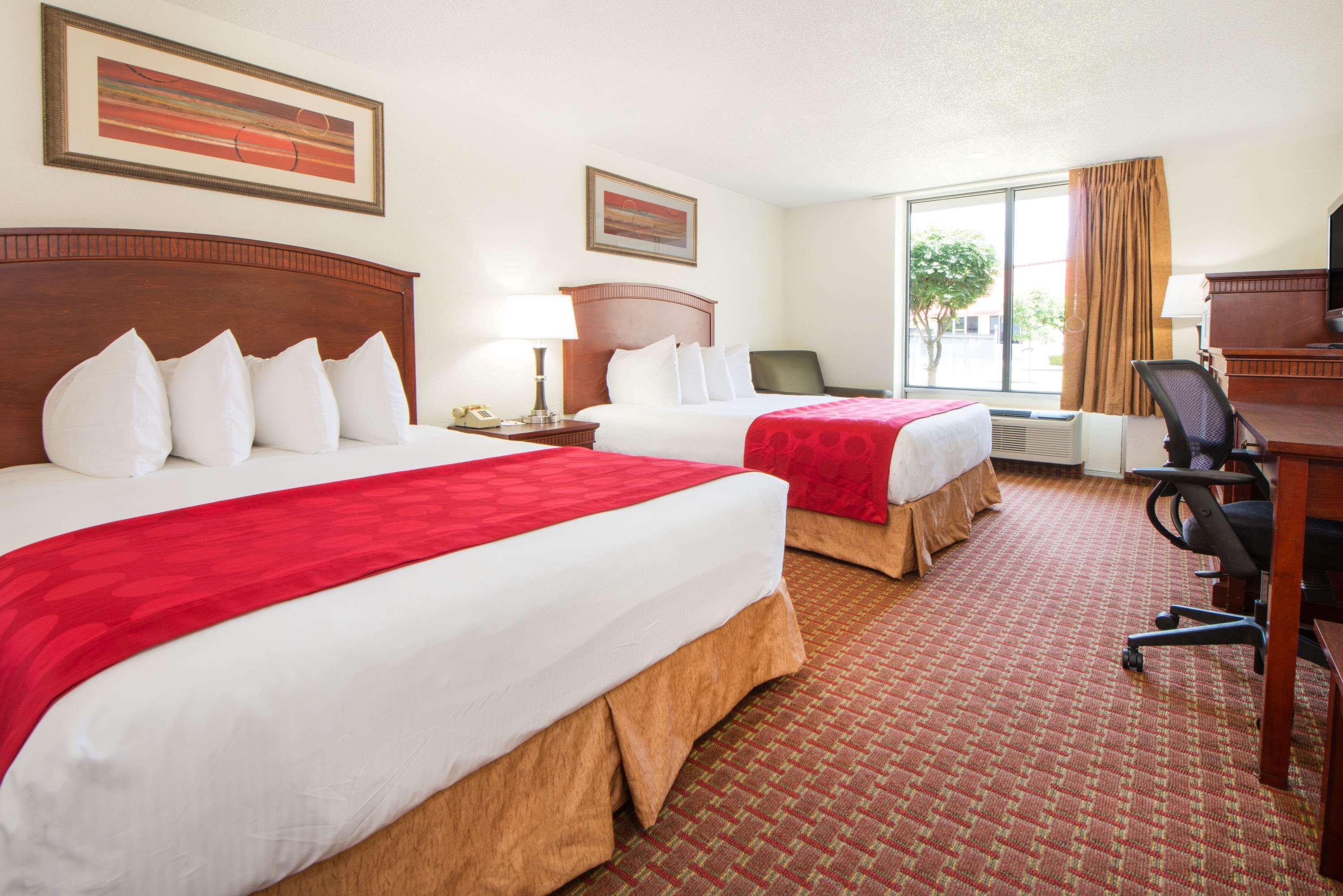 Ramada By Wyndham Hotel Enid